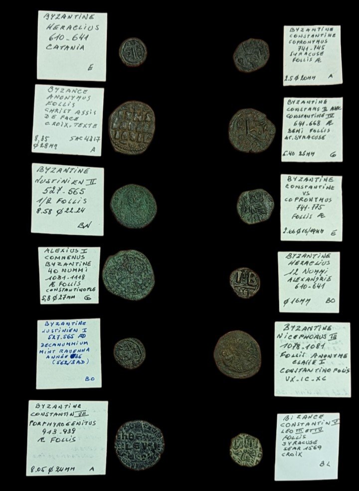 Collection De 12 Monnaies Byzantines - Bronze - Moyen âge - Ex Col. Sable - Numismatique-photo-2