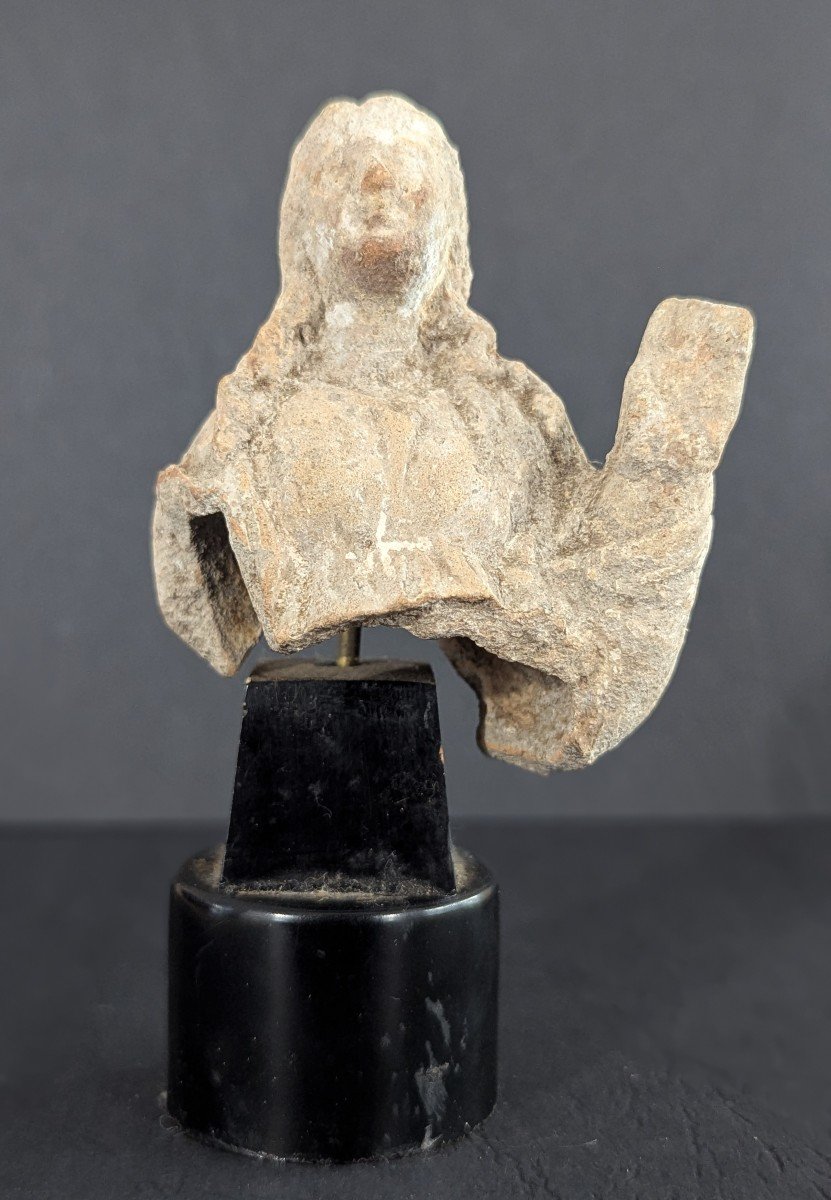 Roman Terracotta Figurine - Woman Raising Her Arm - Archeology