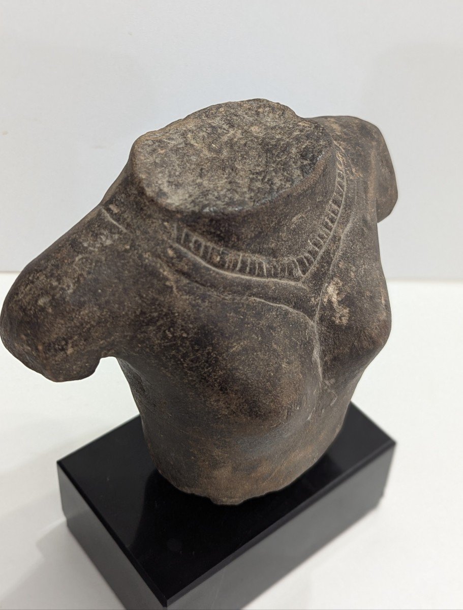 Buste D’uma En Grès Gris – Art Khmer – XIe Siècle - Archéologie-photo-3