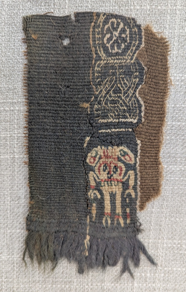 Fragment De Tissu Copte – Clavus– Motifs Géométriques Et Danseuse – VIIe Siècle 