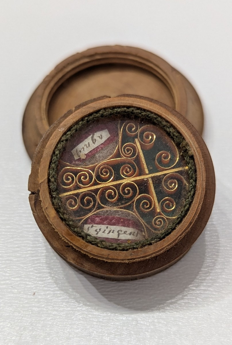 Reliquaire En Buis Tourné - Saint-vincent -agnès - XIXe Siècle