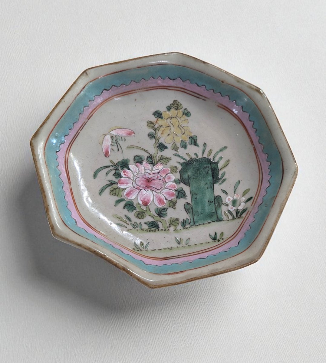 Small Octagonal Plate On Pedestal – China, Qing Dynasty, Late 18th – Early 19th Century-photo-2