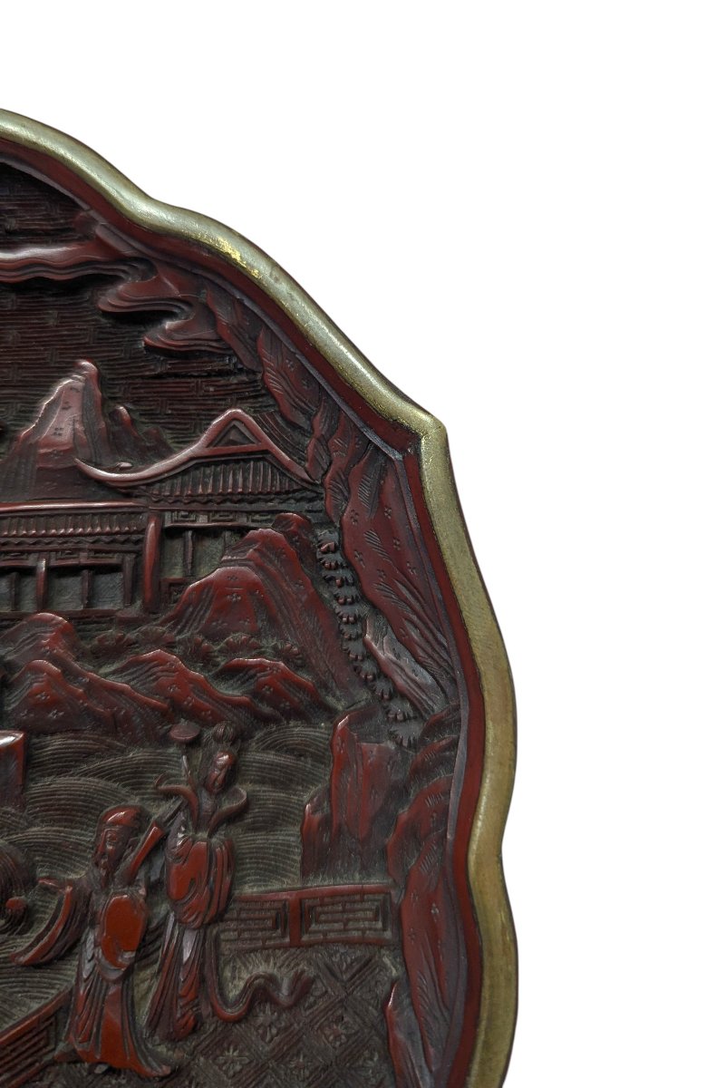 Assiette chinoise en laque cinabre sculptée - Marque Xuande - Époque Qing-photo-2
