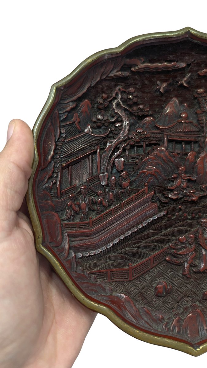 Assiette chinoise en laque cinabre sculptée - Marque Xuande - Époque Qing-photo-3