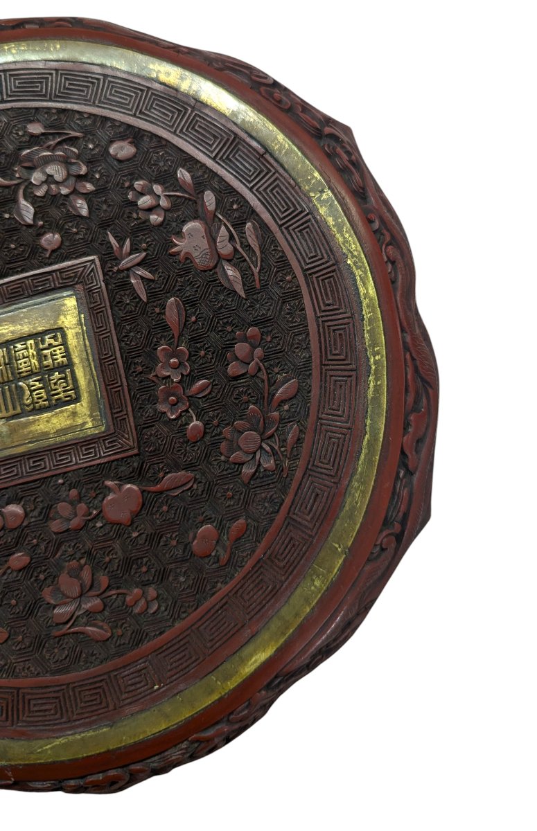 Assiette chinoise en laque cinabre sculptée - Marque Xuande - Époque Qing-photo-2