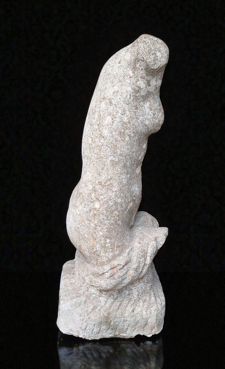 Grande Sculpture en pierre - Geneviève Pagano-Torse féminin drapé - Chef-d'œuvre des Beaux-Arts-photo-1