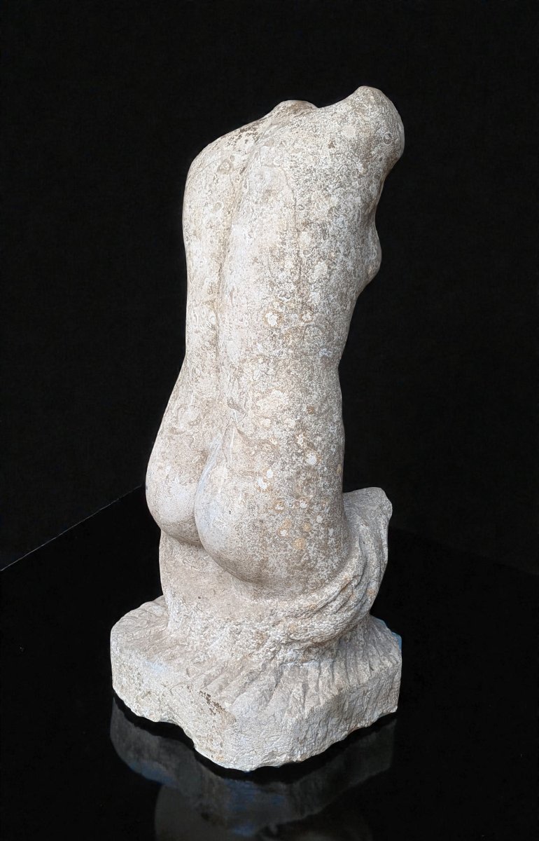 Grande Sculpture en pierre - Geneviève Pagano-Torse féminin drapé - Chef-d'œuvre des Beaux-Arts-photo-3