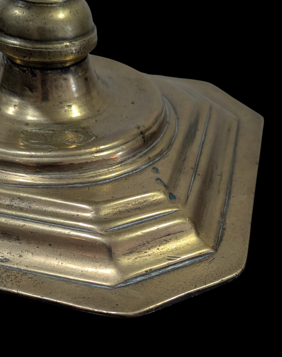 Bougeoir flamand en laiton à base carrée – Schijfkandelaar – XVIIe siècle-photo-2