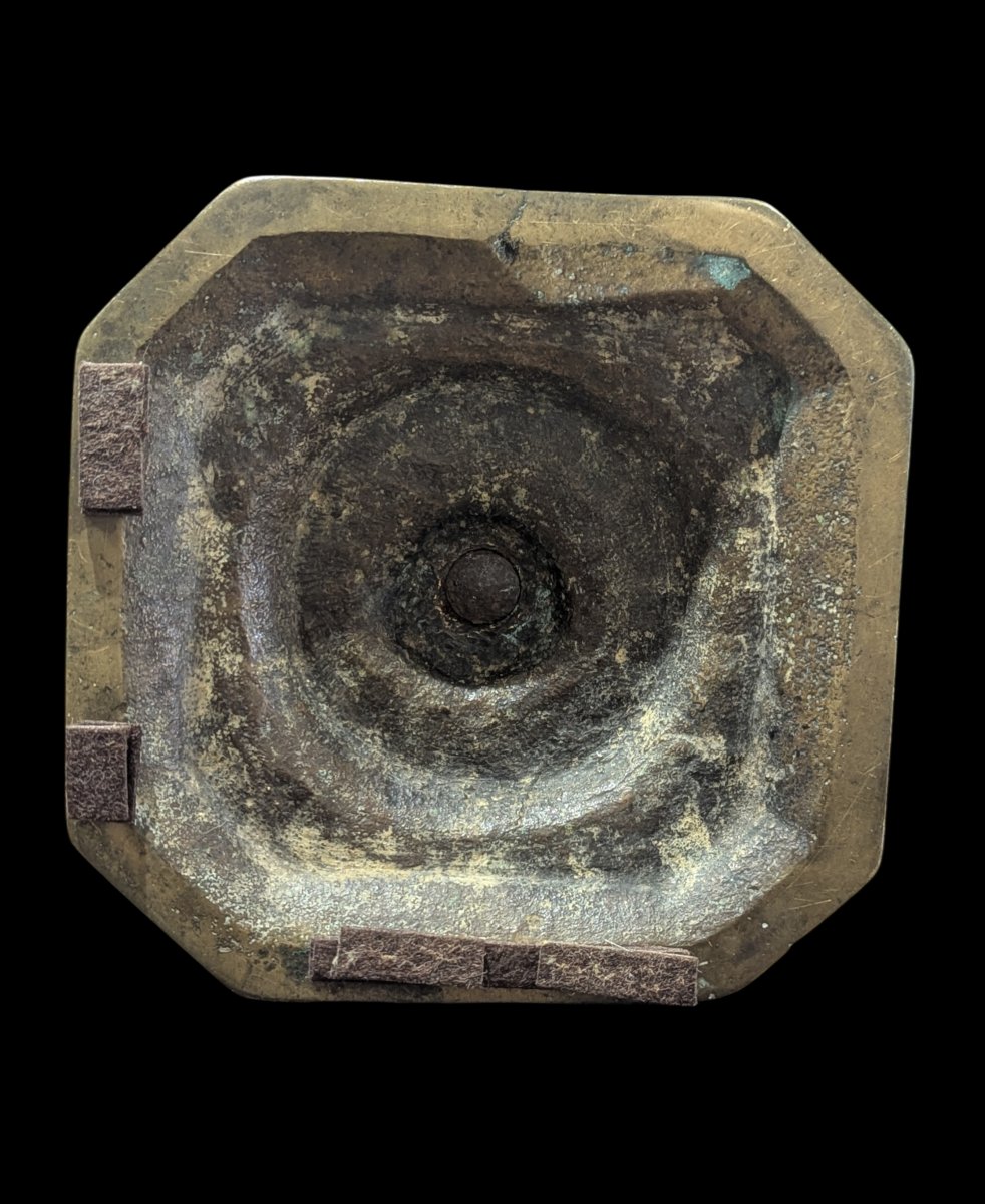 Bougeoir flamand en laiton à base carrée – Schijfkandelaar – XVIIe siècle-photo-3