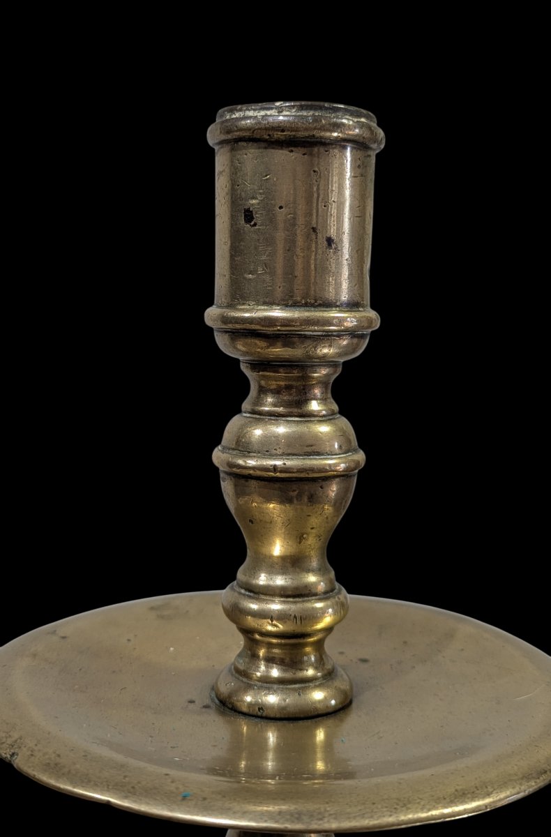 Bougeoir flamand en laiton à base carrée – Schijfkandelaar – XVIIe siècle-photo-4