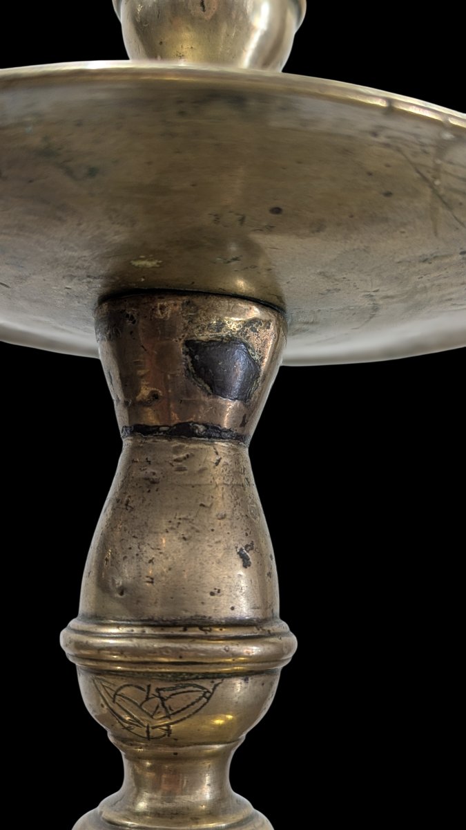 Bougeoir flamand en laiton à base carrée – Schijfkandelaar – XVIIe siècle-photo-6