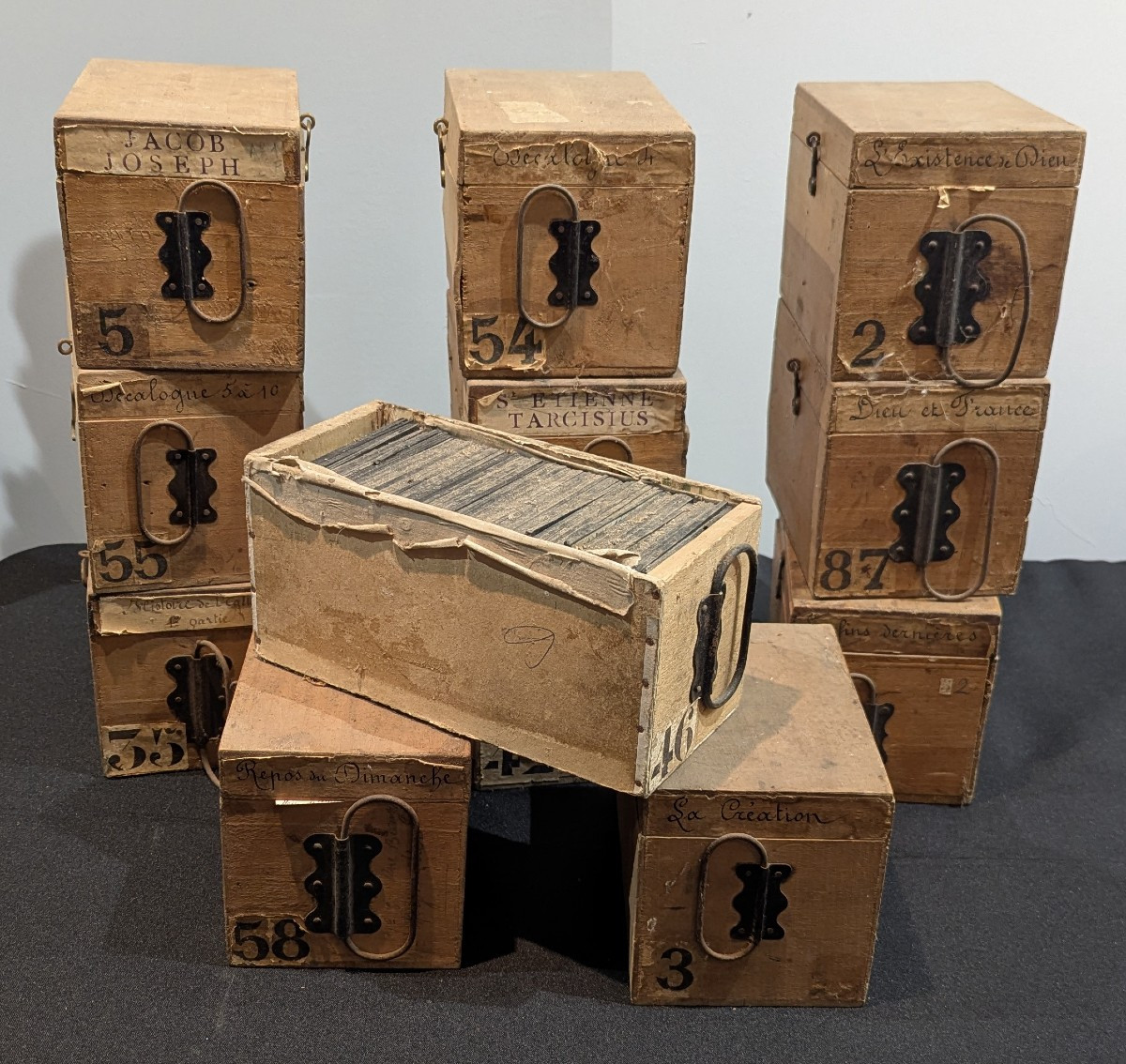 Lot Of Nearly 400 Glass Slides For A Magic Lantern - Late 19th Century 