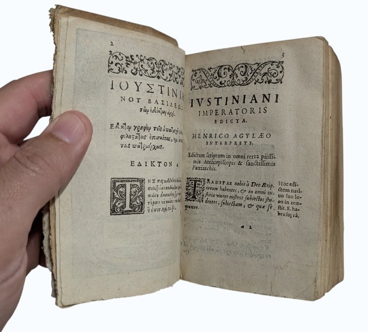 Édits de Justinien– Canons des Apôtres –Livres des Fidélités– Lyon 1581 –16th-photo-3