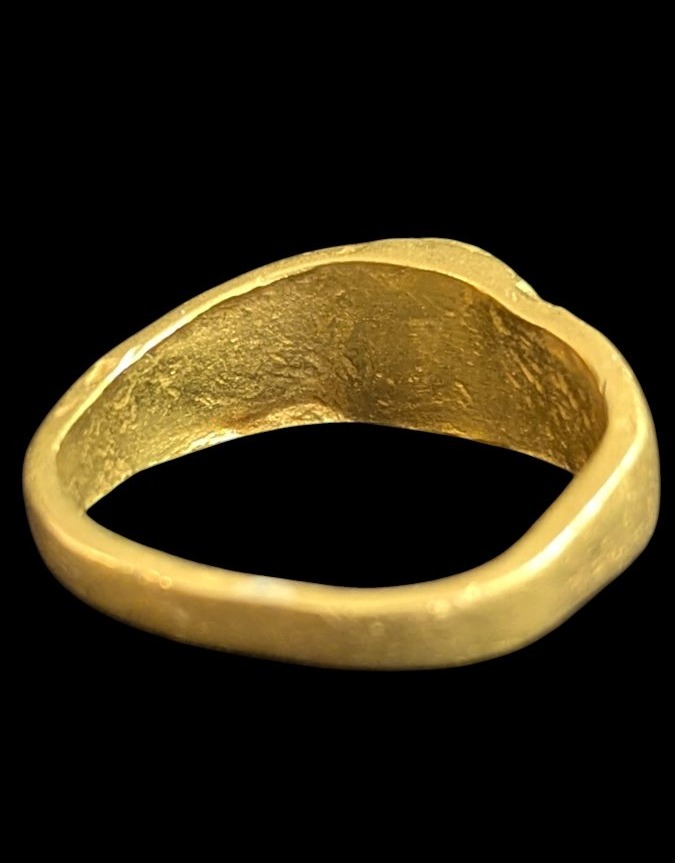 Bague romaine en or à décor de palme gravée-photo-1