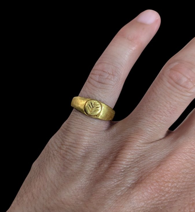 Bague romaine en or à décor de palme gravée-photo-3