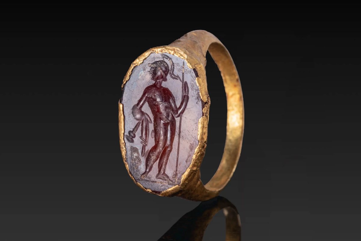 Bague romaine en or - Intaille Grenat - Mars - IIe siècle de notre ère - Provenance