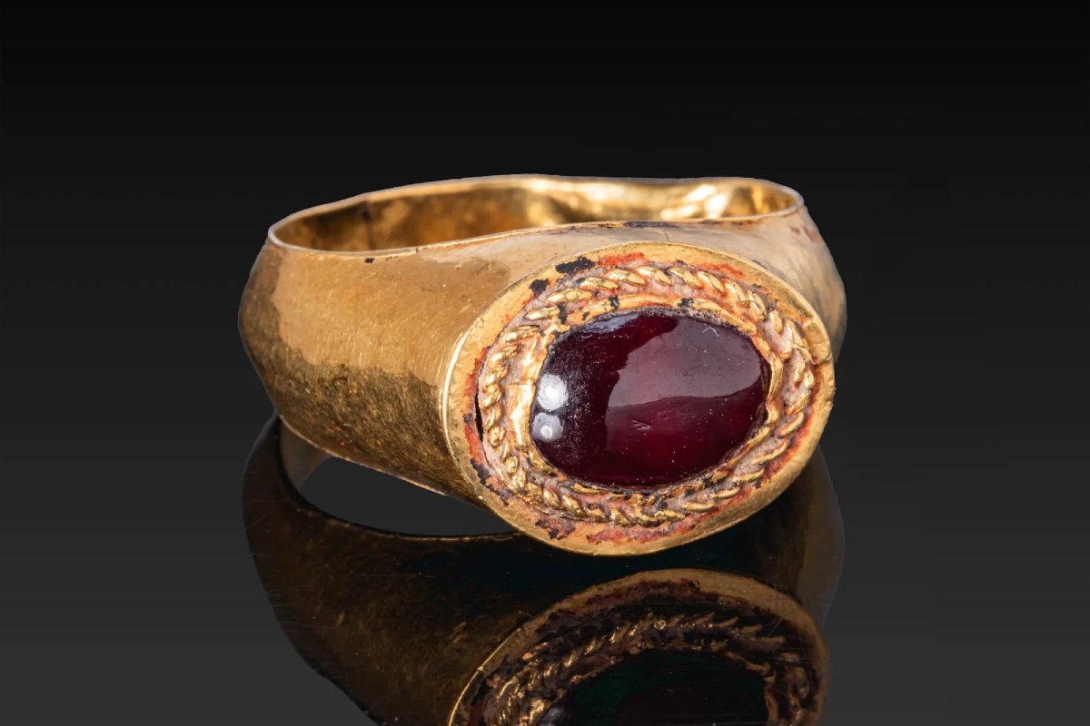Bague romaine en or avec grenat - Époque impériale - Provenance