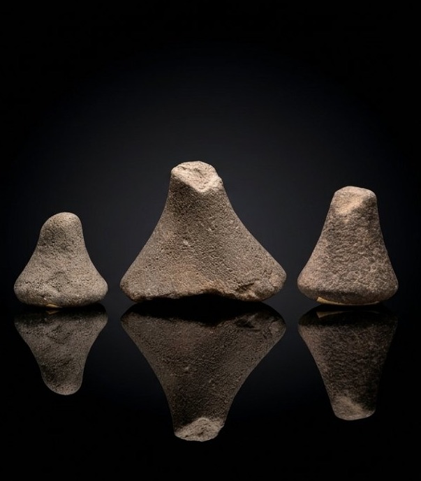 Îles Marquises - Polynésie - Trois pilons « Kea Tuki » en basalte volcanique - XIXe siècle-photo-2