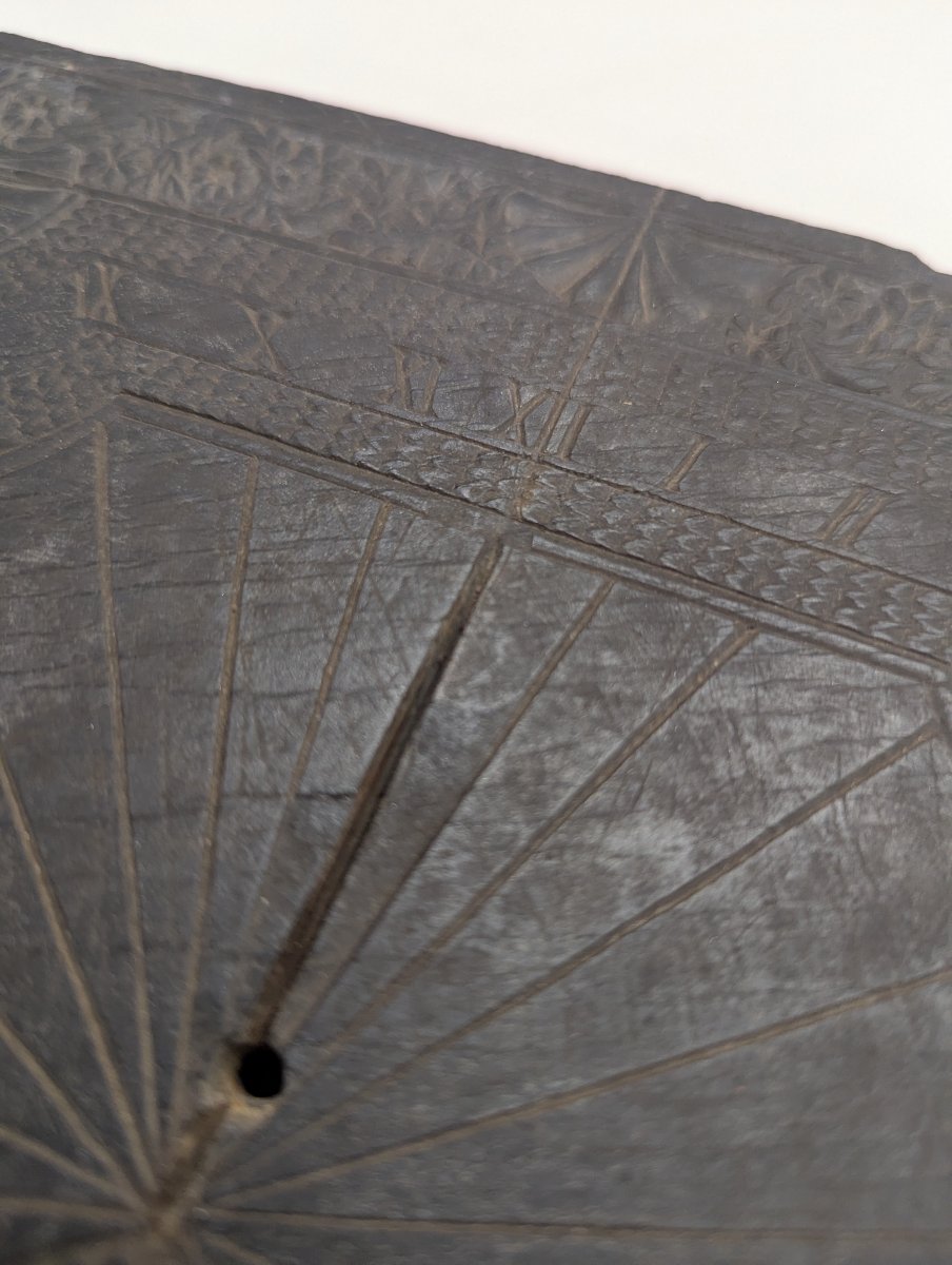 Slate Sundial - 1729 - An Engraving Of Remarkable Finesse-photo-2