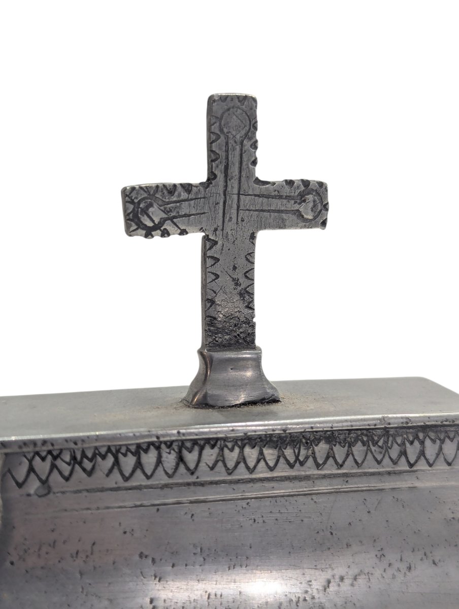 Coffret aux Saintes Huiles en étain - Époque Louis XIV -photo-3