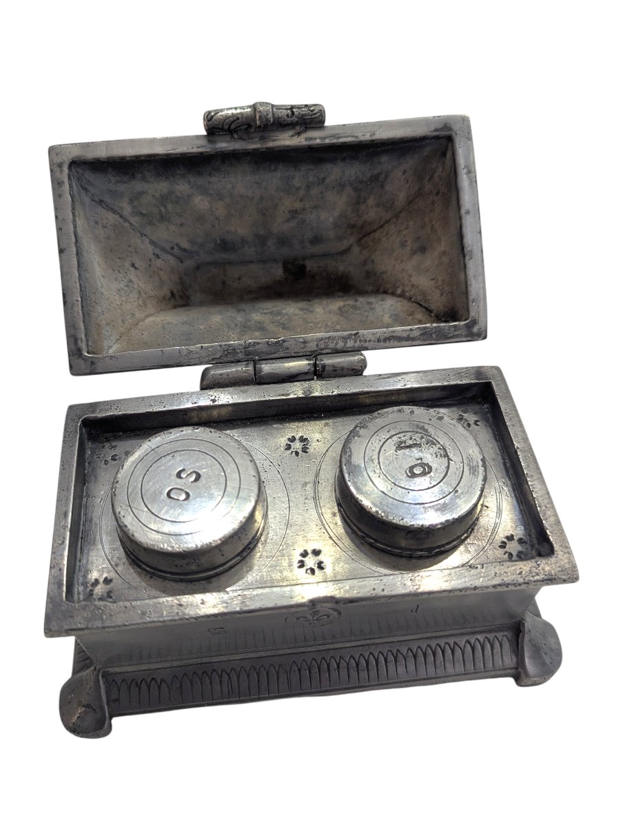 Coffret aux Saintes Huiles en étain - Époque Louis XIV -photo-4