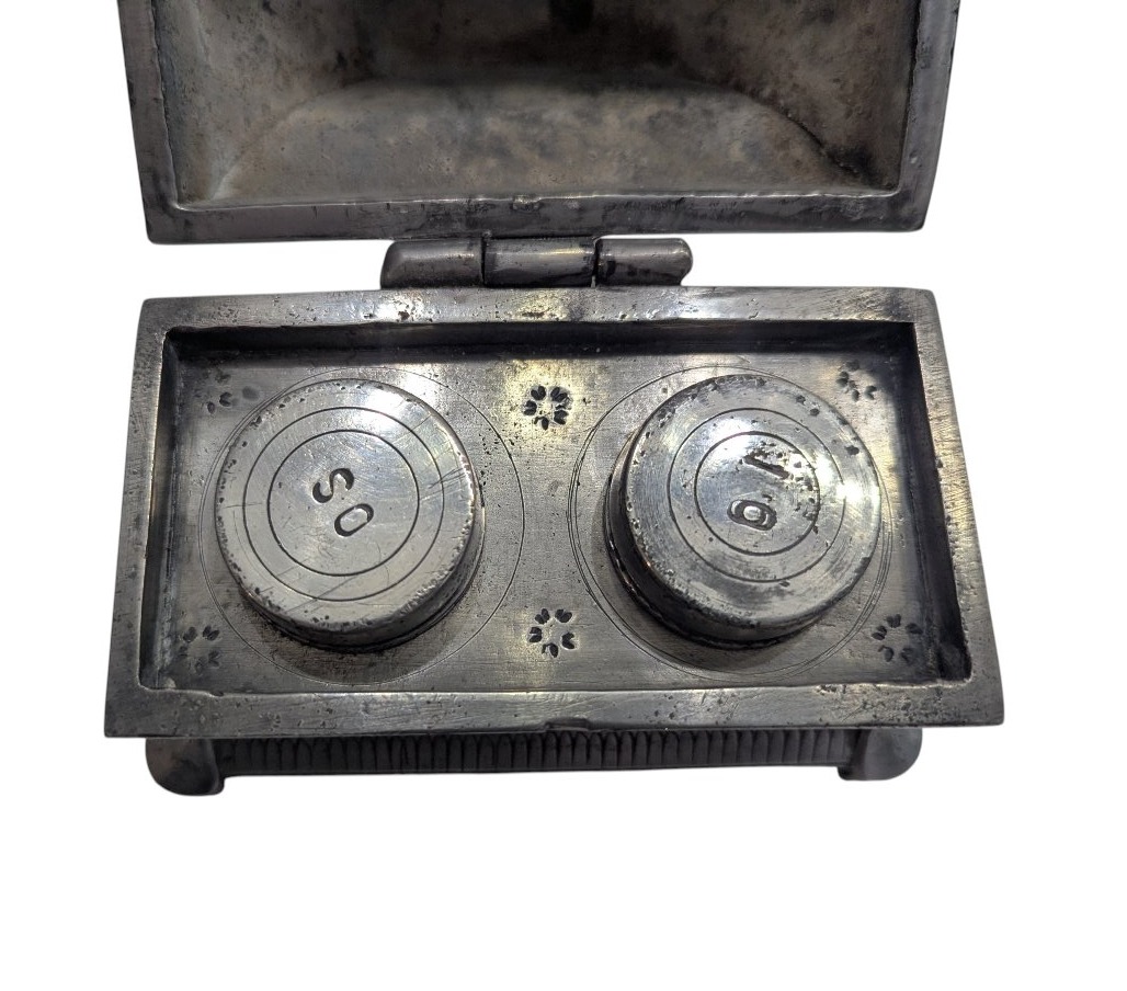 Coffret aux Saintes Huiles en étain - Époque Louis XIV -photo-3