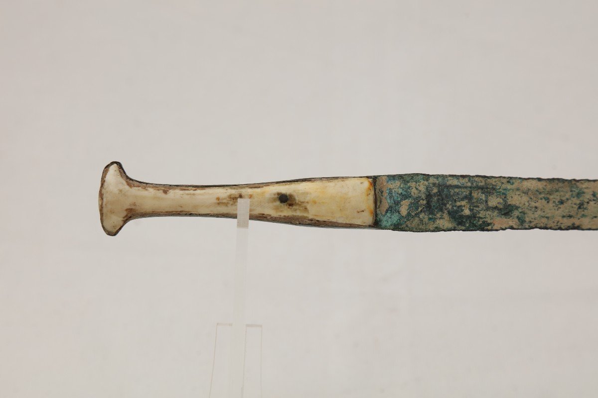 Antique Bronze Dagger Bone Guard-photo-3