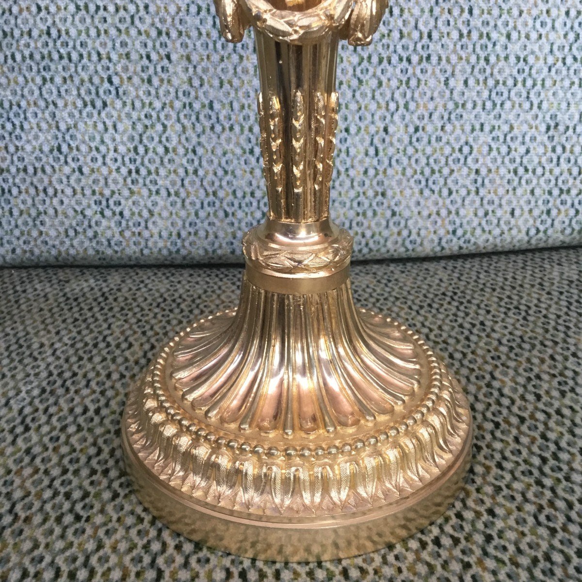 Paire de bougeoirs en bronze doré, XVIIIe siècle-photo-3