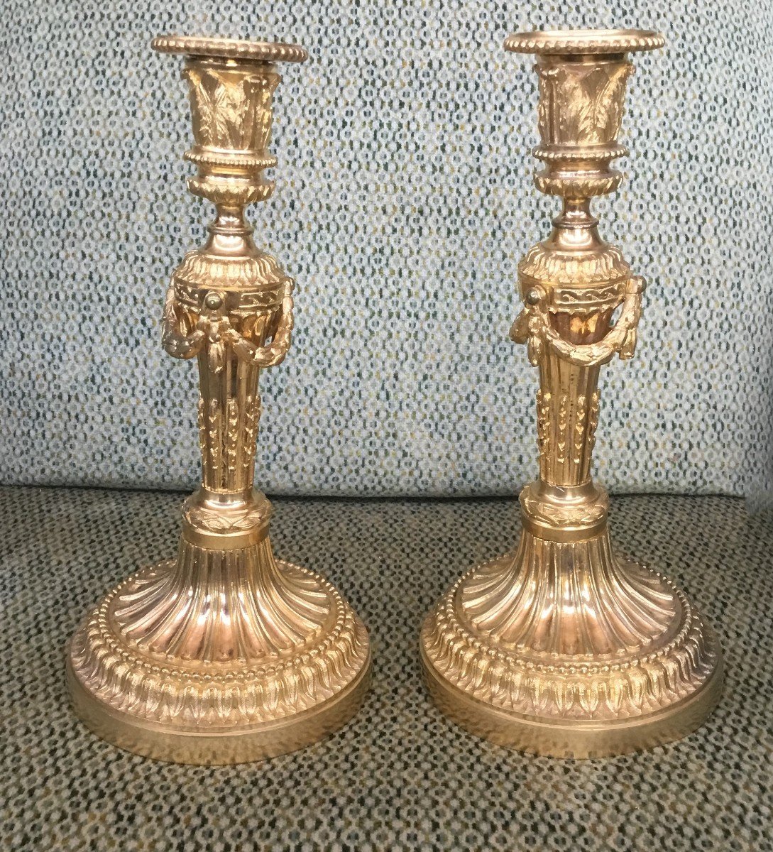 Paire de bougeoirs en bronze doré, XVIIIe siècle