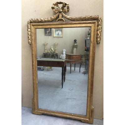 Miroir en bois sculpté et doré, époque Louis XVI