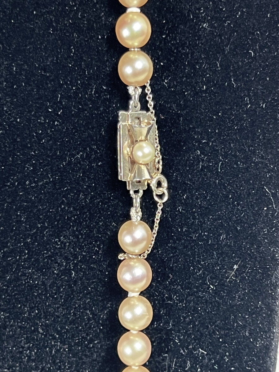 COLLIER 61 PERLES DE CULTURE CRÈME FERMOIR OR 18K 50,5 CM-photo-3