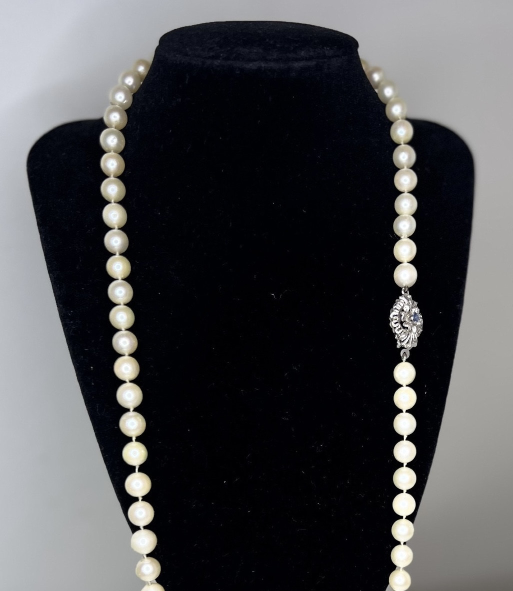 Necklace 58 White Akoya Cultured Pearls 18k Gold Clasp Sapphire 54 Cm