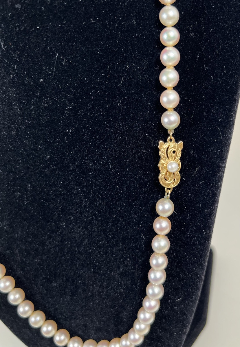MIKIMOTO Collier 71 perles de culture blanche AKOYA fermoir or 18k 52 cm-photo-1