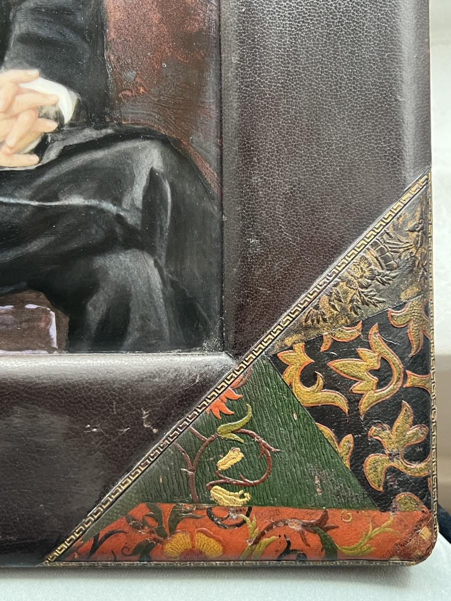 Plaque porcelaine de Sèvres cadre en cuir art nouveau Amélia Roulleau 19 eme portrait homme -photo-2