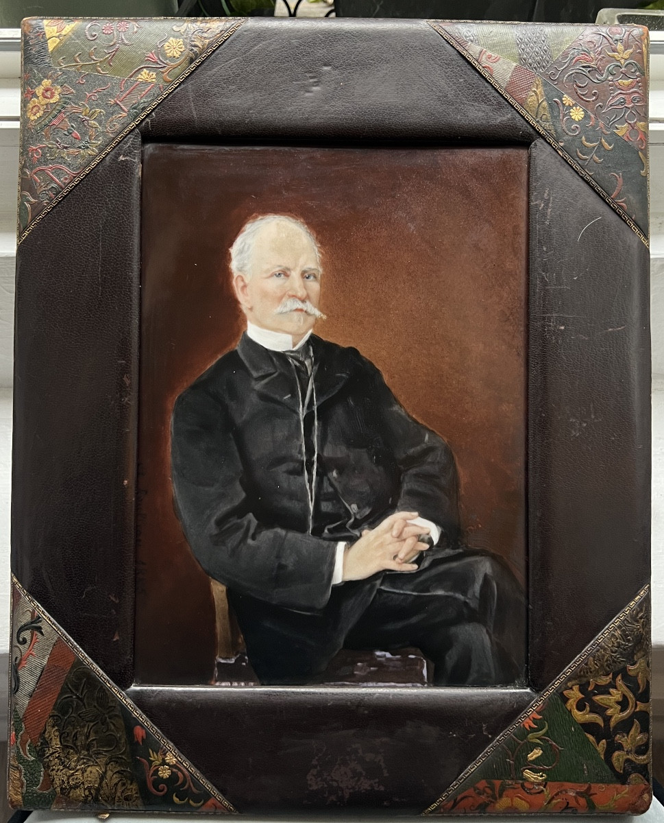 Plaque porcelaine de Sèvres cadre en cuir art nouveau Amélia Roulleau 19 eme portrait homme 