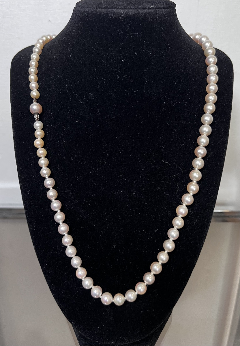 Long Necklace With 93 Graduated Cultured Pearls, Pearl And 18k Gold Clasp, 74 Cm-photo-2