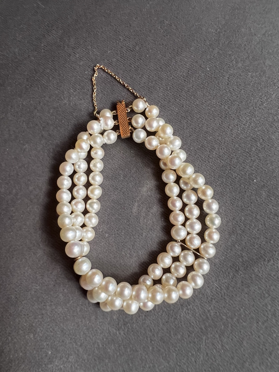 Three-strand Cultured Pearl Bracelet With 18k Gold Clasp And Chain, 19 Cm