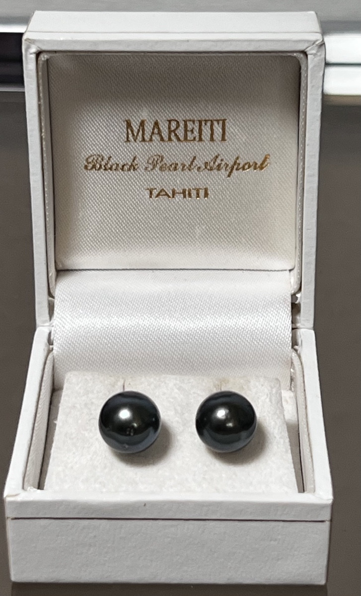 Pair Of Tahitian Pearl Earrings With 18k Gold Setting