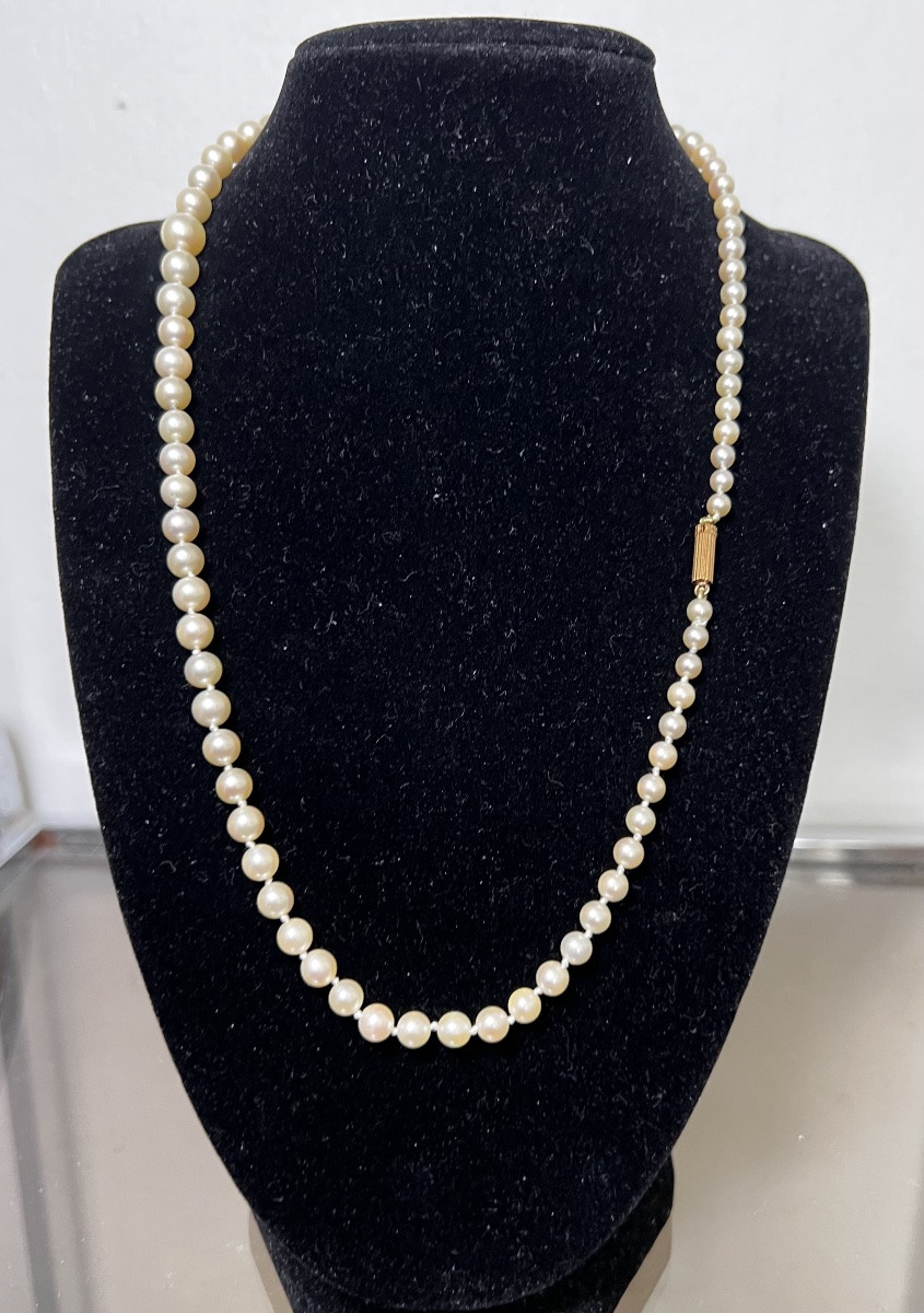 Necklace With 81 Graduated Cultured Pearls, 18k Gold Clasp, 52 Cm-photo-2