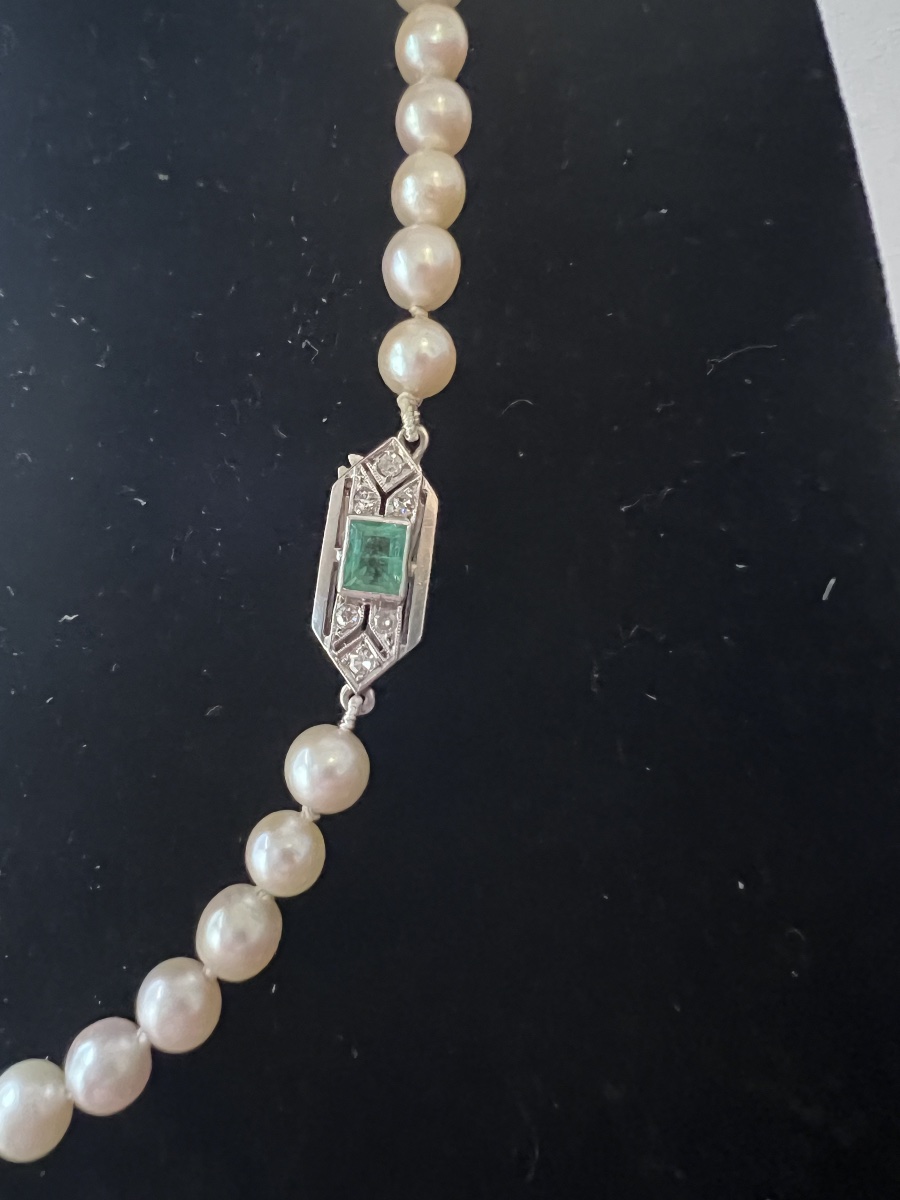 Collier 49 perles de culture Akoya 40 cm fermoir en platine émeraude et diamants-photo-4