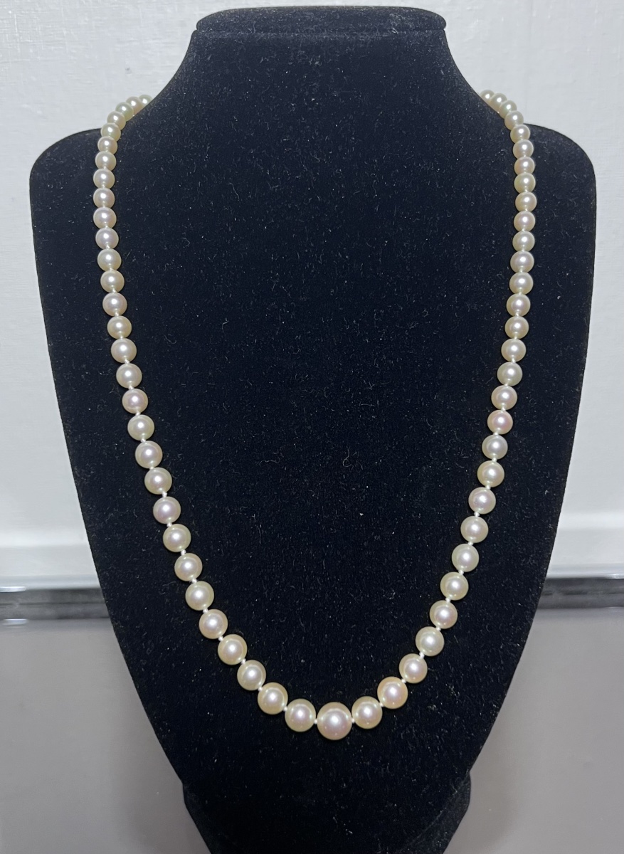 Necklace 77 Cultured Pearls With 18k Gold Clasp And Diamonds 55 Cm