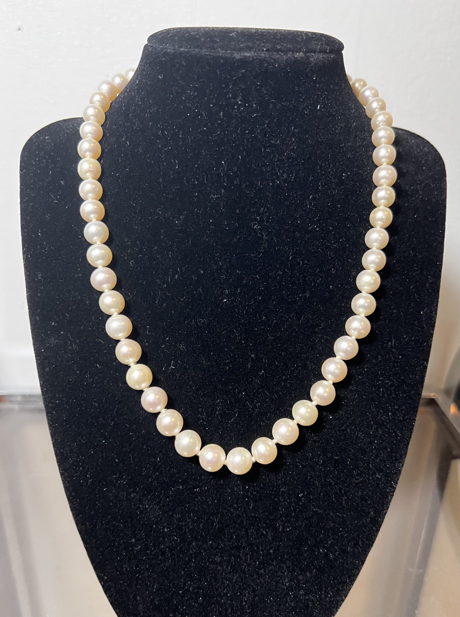 Collier choker 52 perles rondes de culture grand fermoir or 18K 46 cm