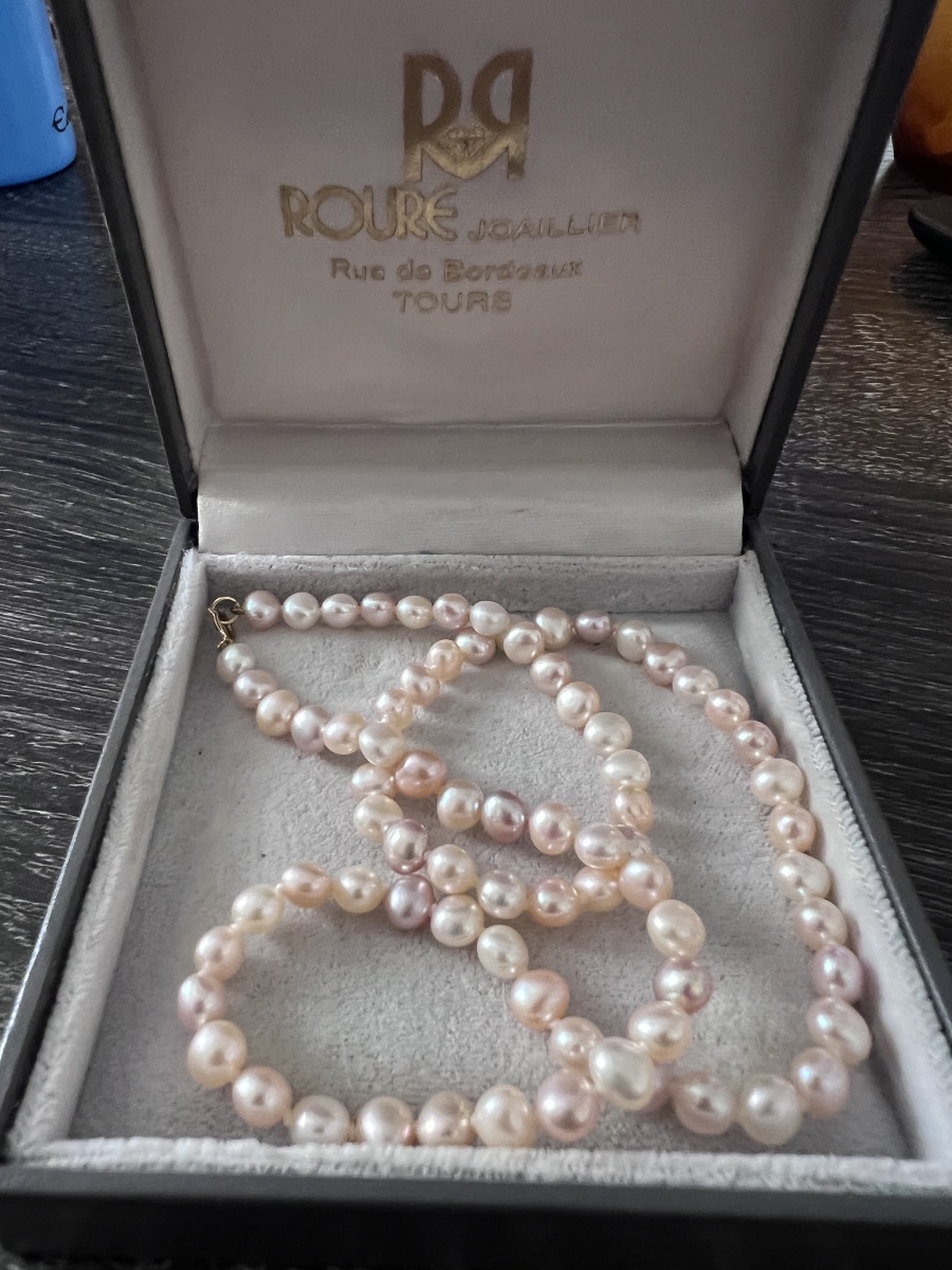Necklace With 77 Cultured Pearls, 45 Cm, 750°/°° Gold Clasp