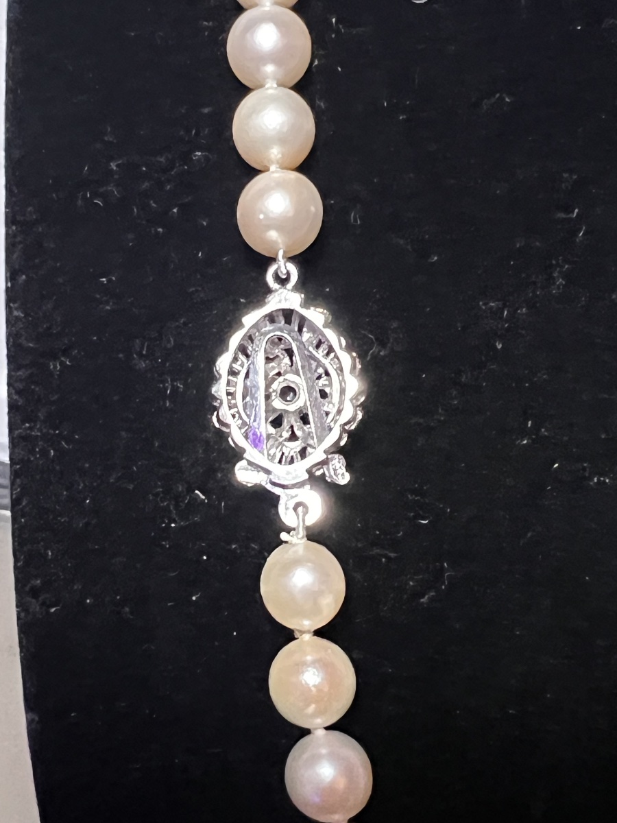 Necklace With 58 White Akoya Cultured Pearls, 18k Gold Clasp With Sapphire, 54 Cm-photo-2