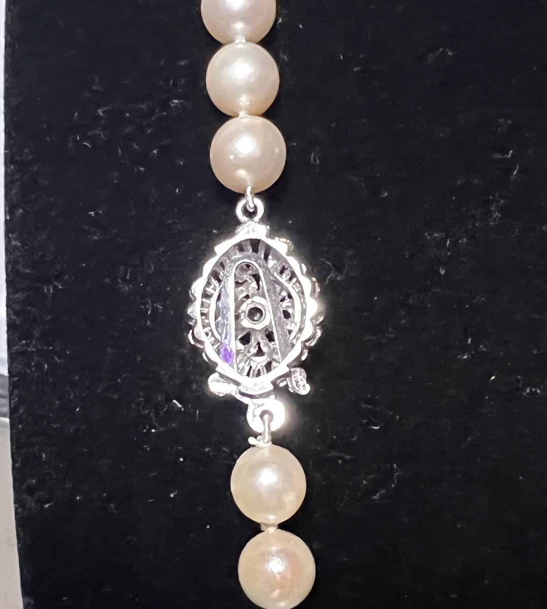 Necklace With 58 White Akoya Cultured Pearls, 18k Gold Clasp With Sapphire, 54 Cm-photo-3