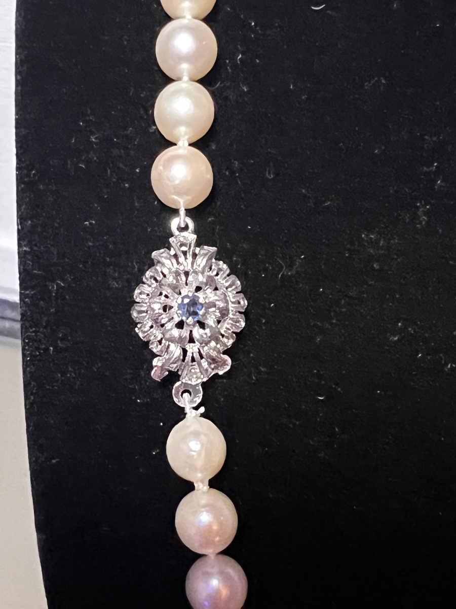 Necklace With 58 White Akoya Cultured Pearls, 18k Gold Clasp With Sapphire, 54 Cm