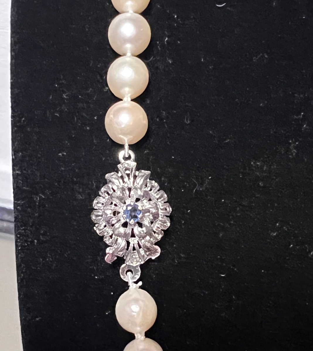 Necklace With 58 White Akoya Cultured Pearls, 18k Gold Clasp With Sapphire, 54 Cm
