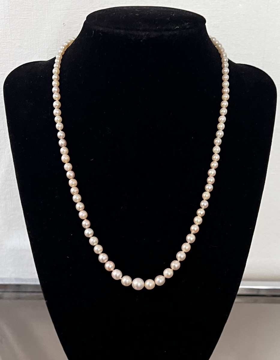 Art Deco Necklace With 95 Cascading Cultured Pearls, 18k Gold Clasp, And Diamonds, 45 Cm
