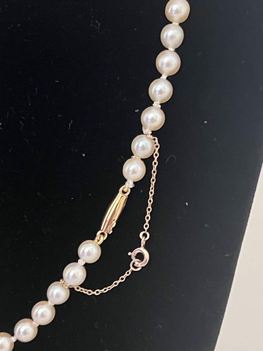 Cascading Necklace With 67 Akoya Cultured Pearls, 18k Gold Clasp And Chain, 47 Cm-photo-3