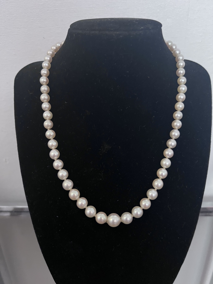 Collier 57 perles de culture AKOYA fermoir or 18K 3 diamants 44,5 cm